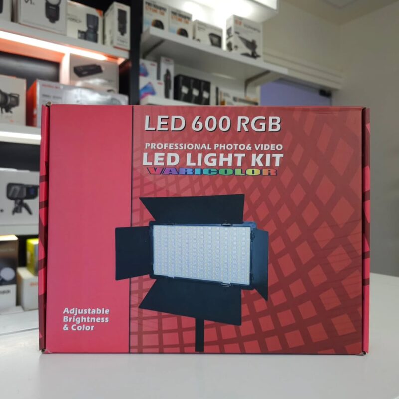 PROFESSIONAL PHOTO AND VIDEO LED 600 RGB LIGHT
